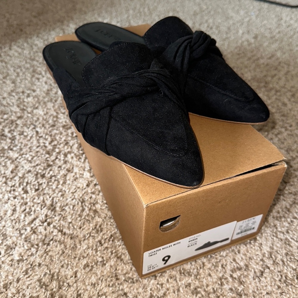 Black pointed toe mules